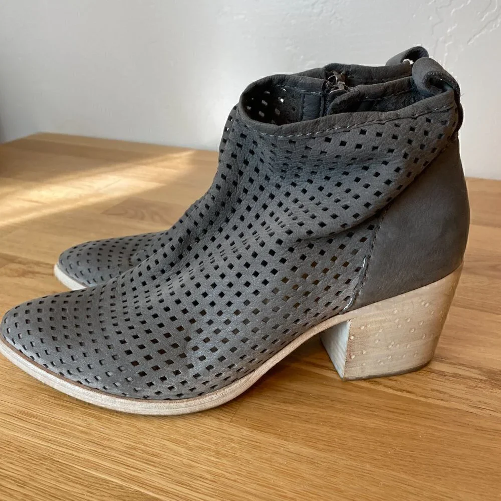Dolce Vita Kenyon Smoke Grey Perforated Nubuck Bootie Size 9/9.5 - Picture 6 of 11